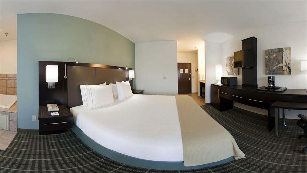 Holiday Inn Express Monticello By Ihg Екстериор снимка