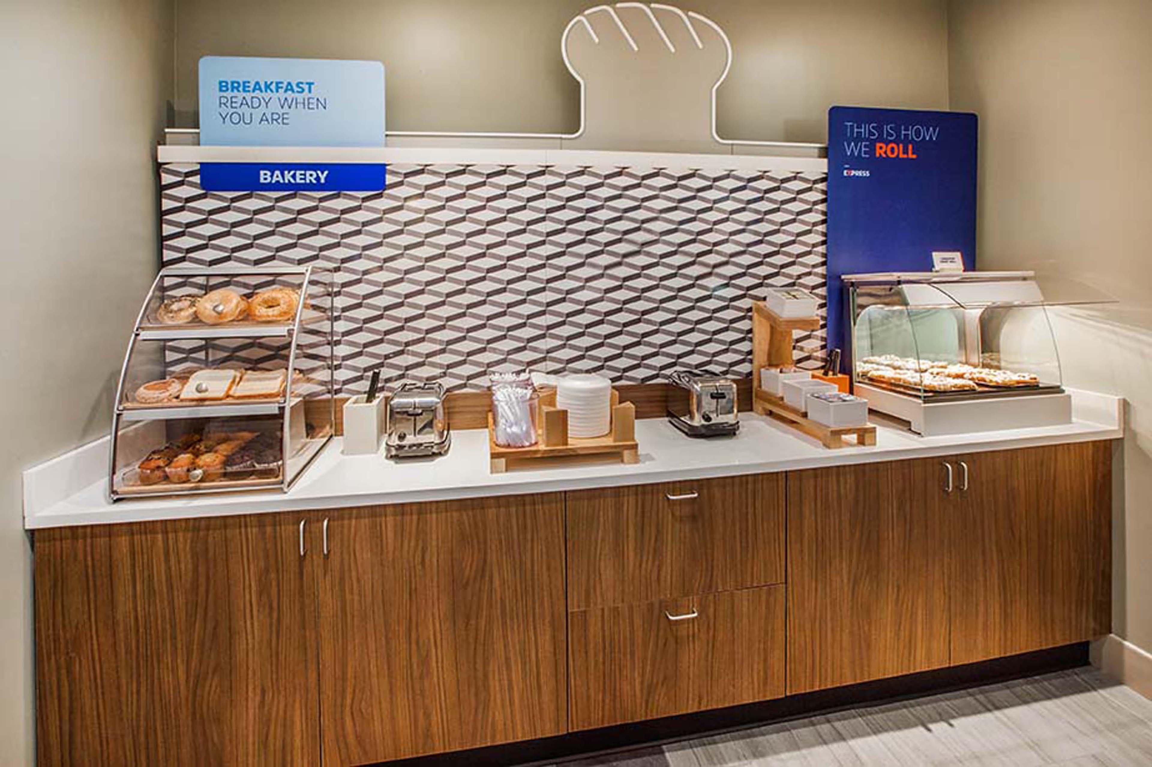 Holiday Inn Express Monticello By Ihg Екстериор снимка