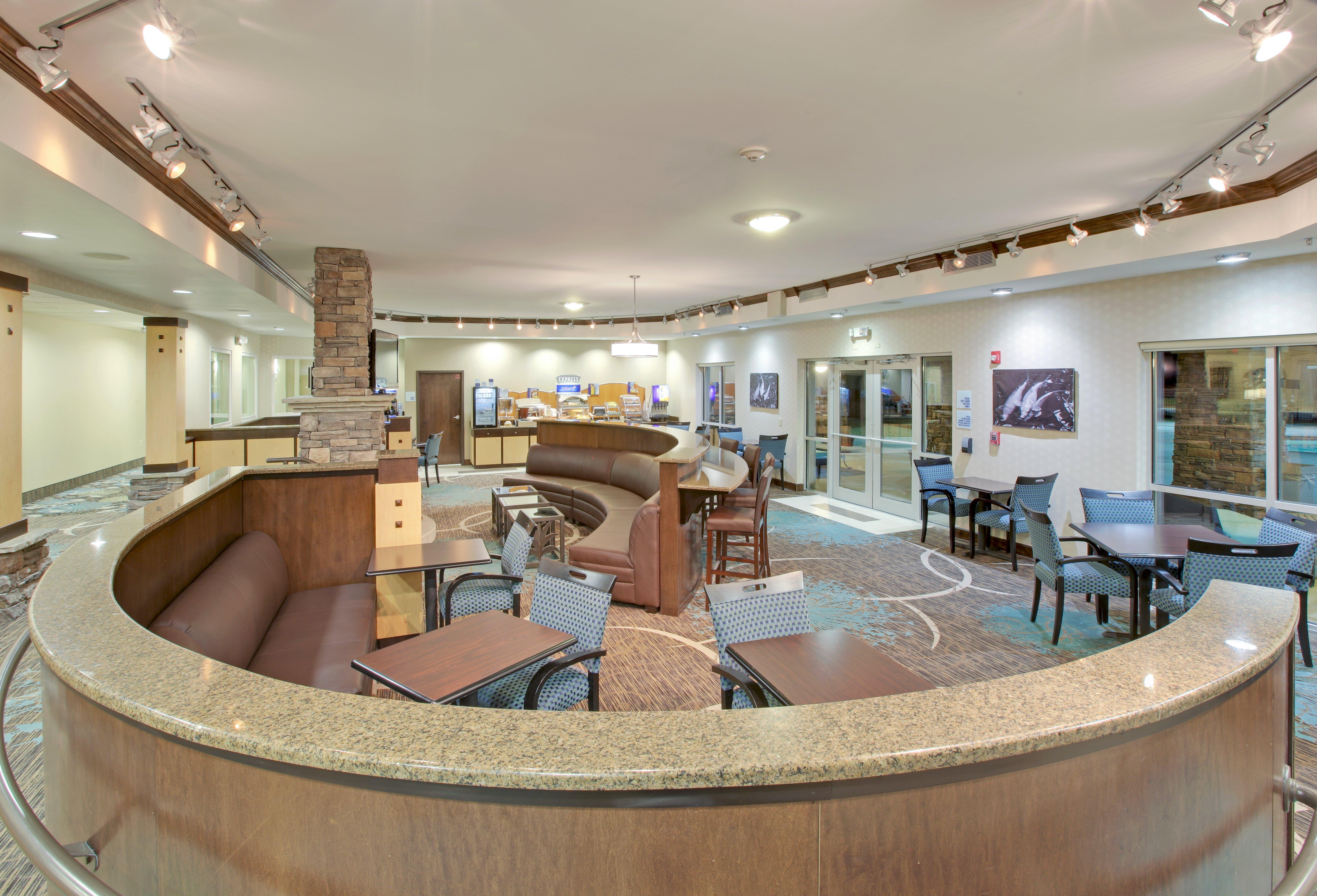Holiday Inn Express Monticello By Ihg Ресторант снимка