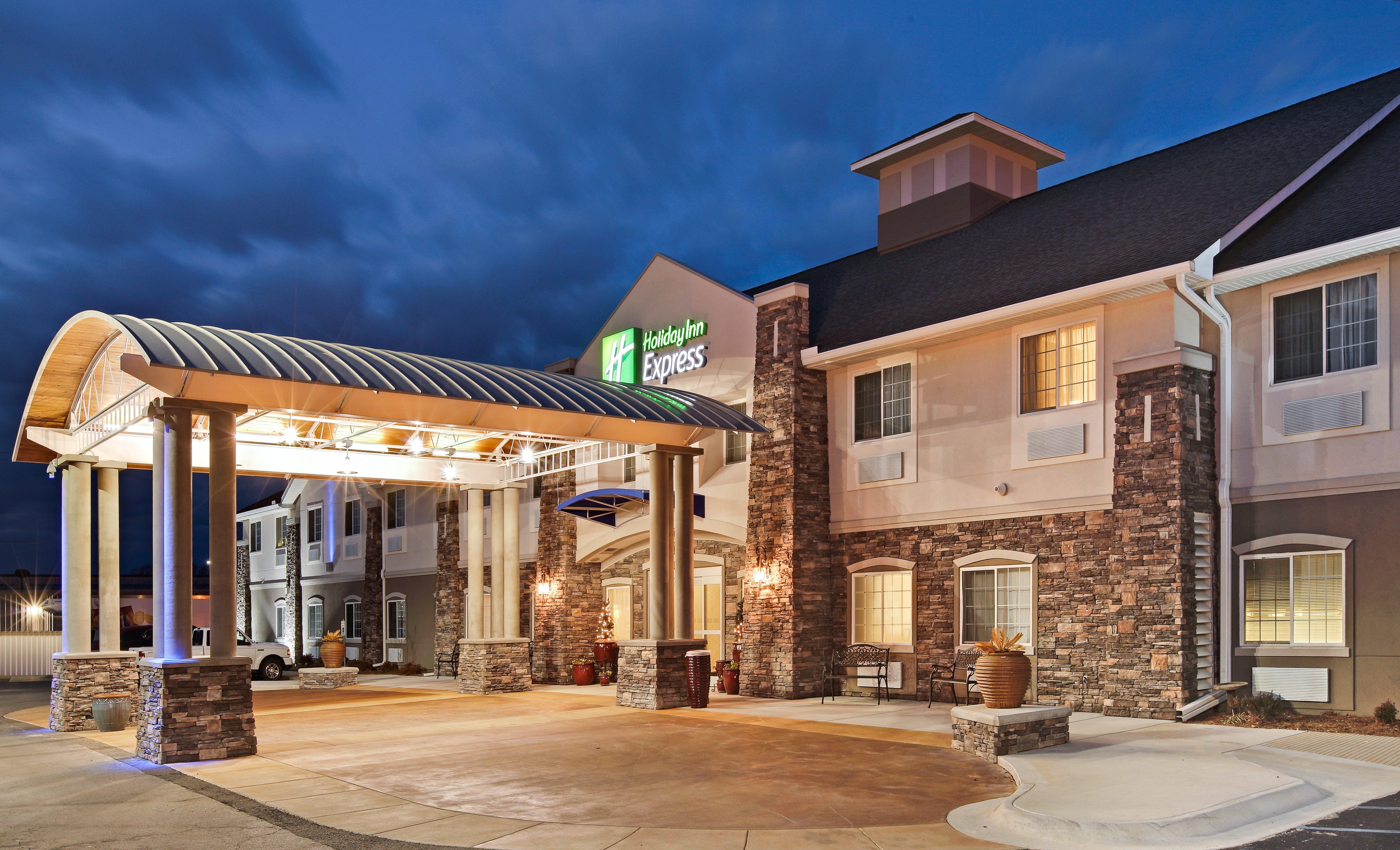 Holiday Inn Express Monticello By Ihg Екстериор снимка