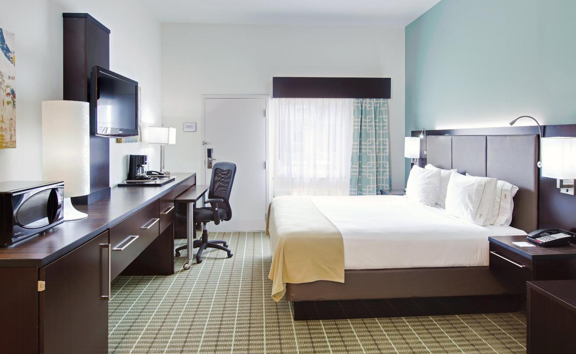 Holiday Inn Express Monticello By Ihg Стая снимка