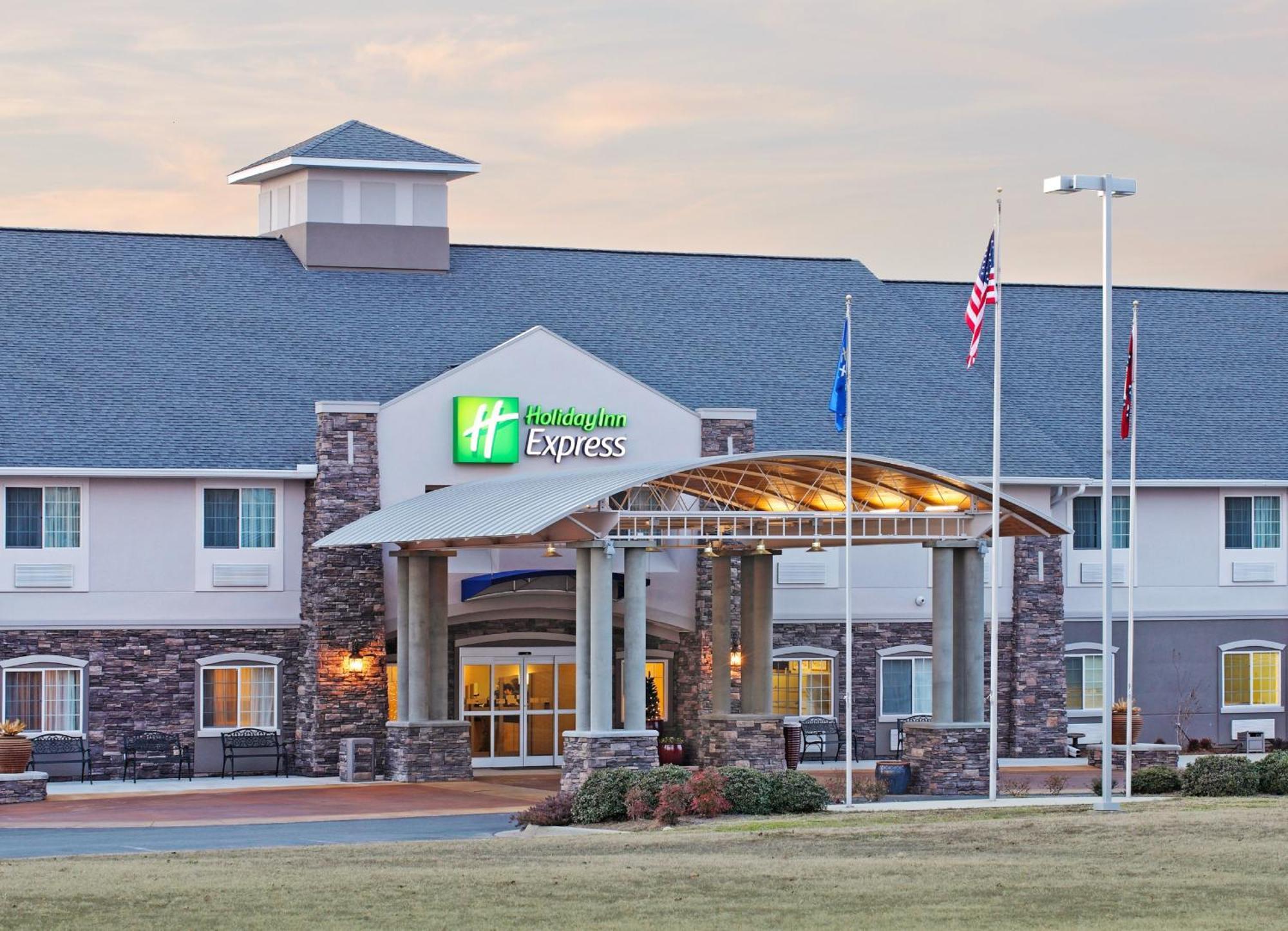 Holiday Inn Express Monticello By Ihg Екстериор снимка
