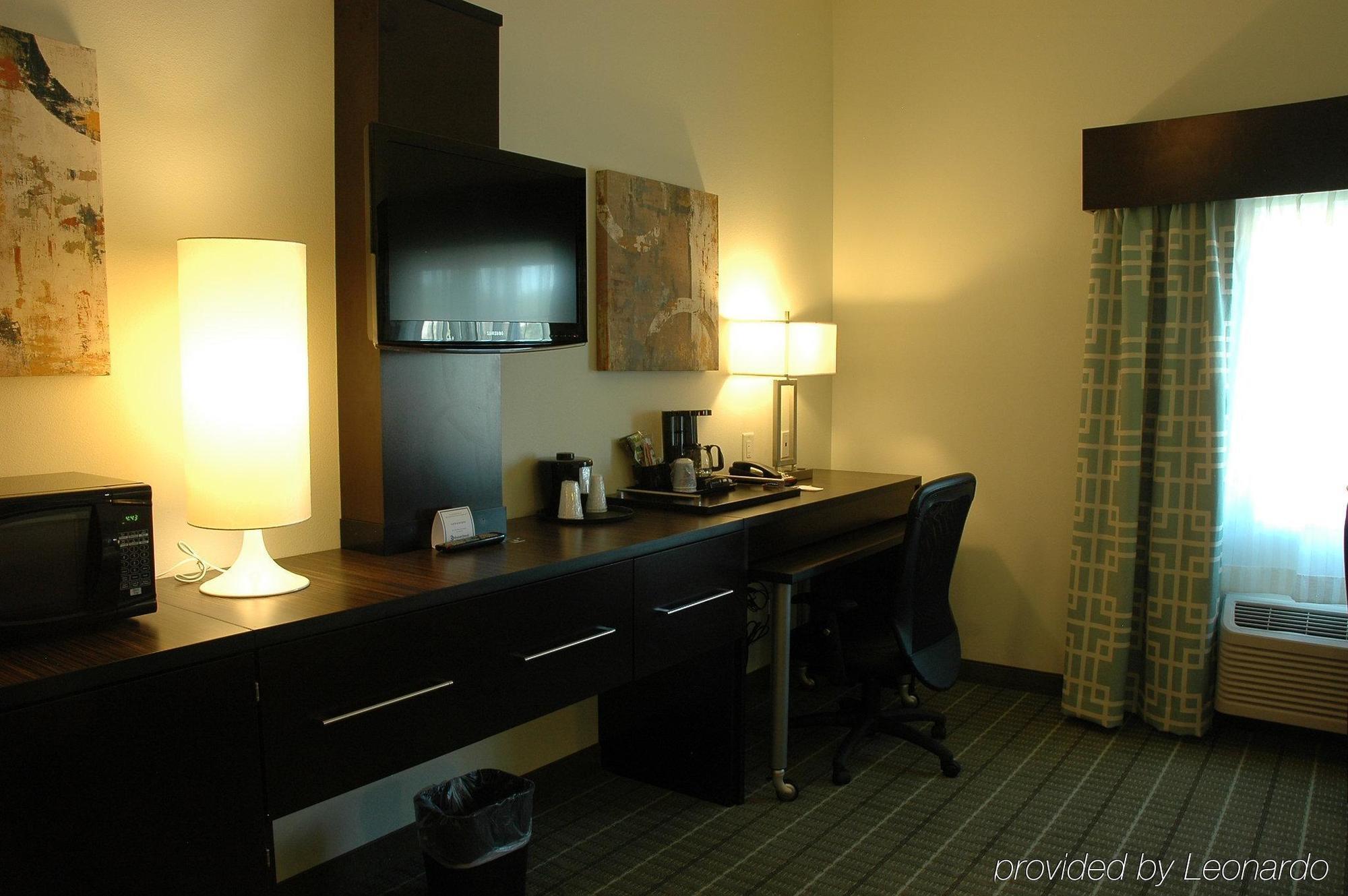 Holiday Inn Express Monticello By Ihg Стая снимка